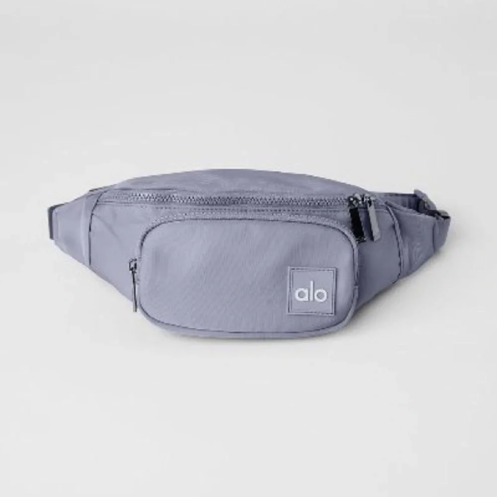 Alo Yoga Explorer Fanny Pack Fog